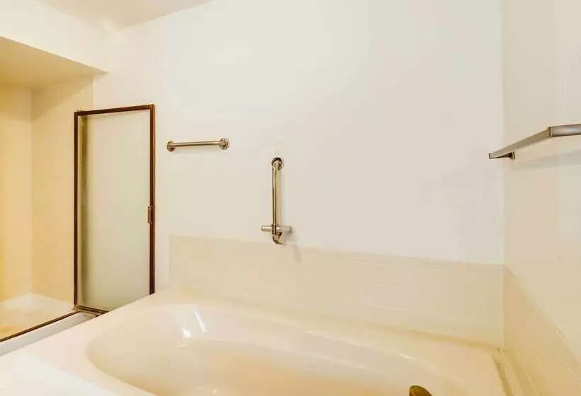 Roomy Alma Cabin W/ Pool Table: Ski, Hike, & Fish!