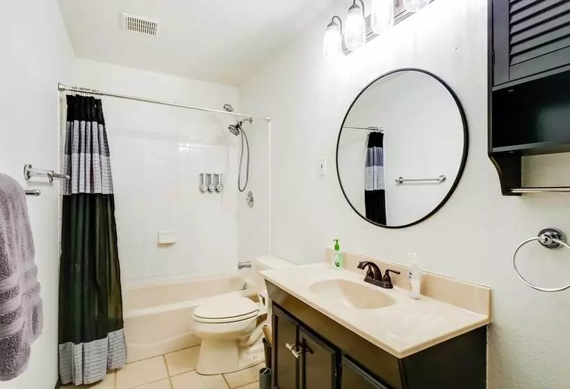 Roomy Alma Cabin W/ Pool Table: Ski, Hike, & Fish!