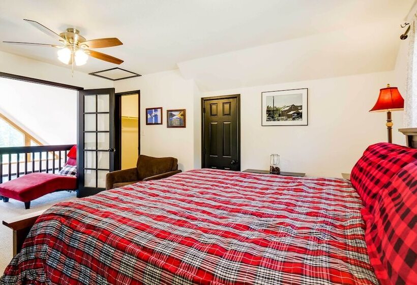 Roomy Alma Cabin W/ Pool Table: Ski, Hike, & Fish!