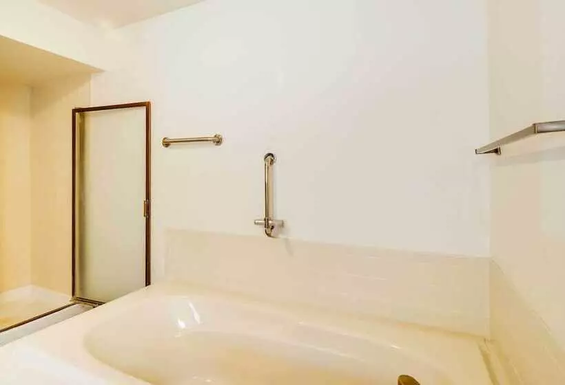 Roomy Alma Cabin W/ Pool Table: Ski, Hike, & Fish!