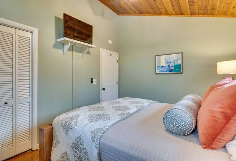 Rustic Chic Sapphire Home W/ Wraparound Decks