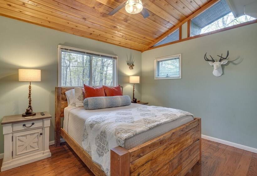 Rustic Chic Sapphire Home W/ Wraparound Decks