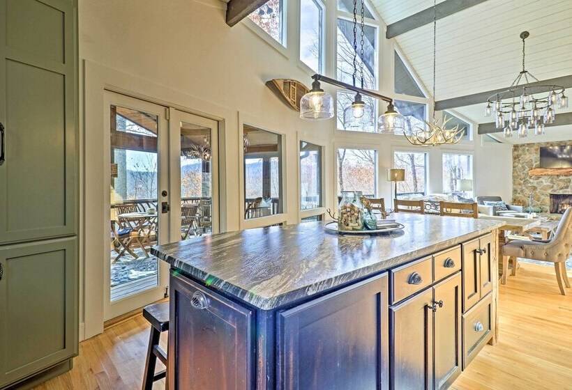 Rustic Chic Sapphire Home W/ Wraparound Decks