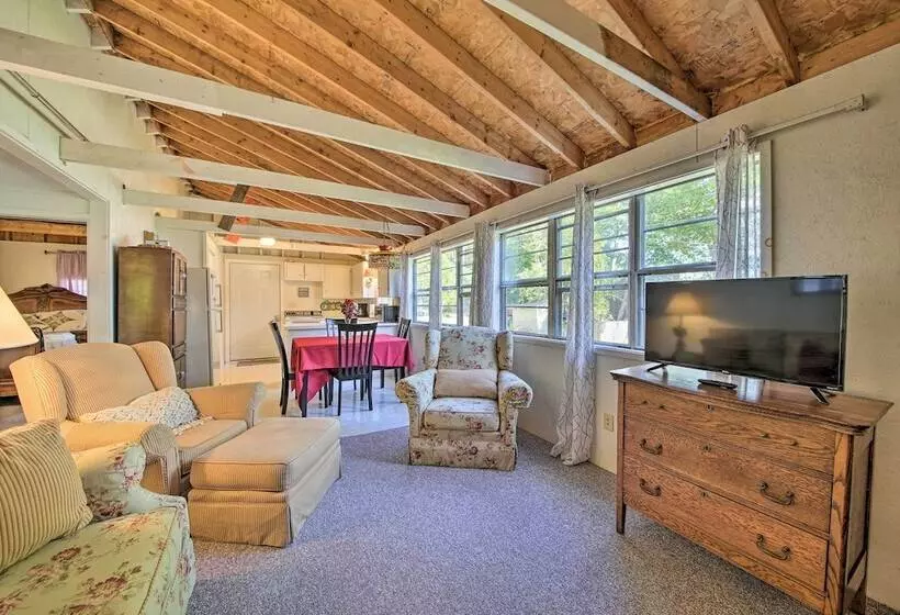 Rustic Retreat Across From Lake; Family Friendly!