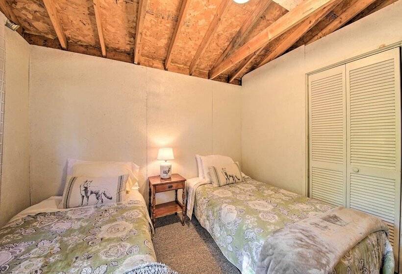 Rustic Retreat Across From Lake; Family Friendly!