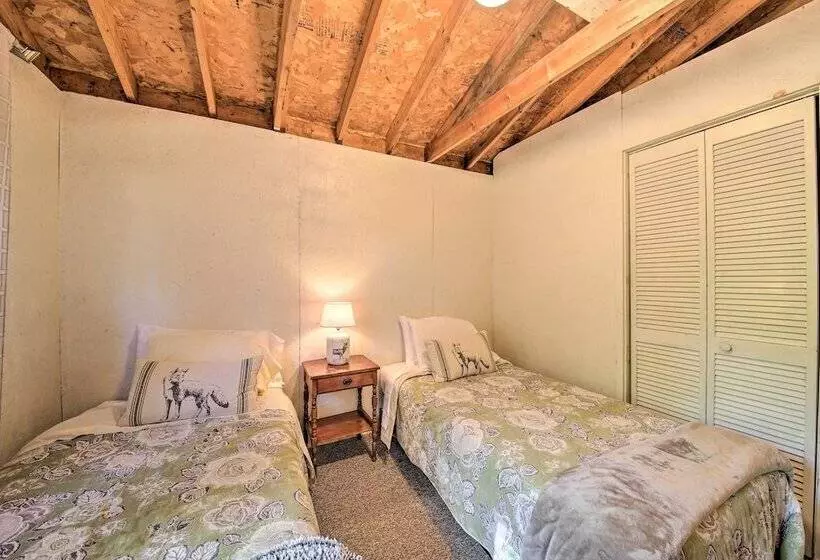 Rustic Retreat Across From Lake; Family Friendly!