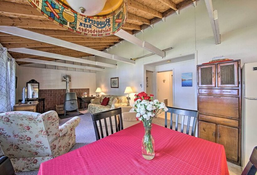 Rustic Retreat Across From Lake; Family Friendly!