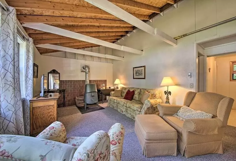 Rustic Retreat Across From Lake; Family Friendly!