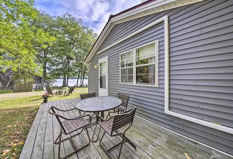 Rustic Retreat Across From Lake; Family Friendly!