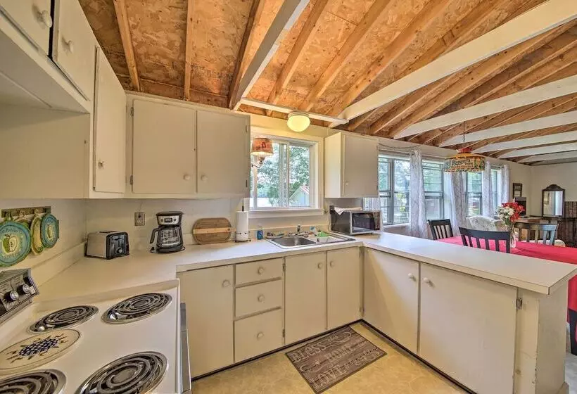 Rustic Retreat Across From Lake; Family Friendly!