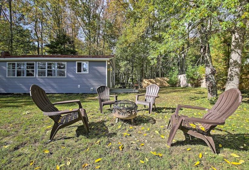 Rustic Retreat Across From Lake; Family Friendly!