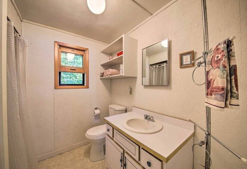 Rustic Retreat Across From Lake; Family Friendly!