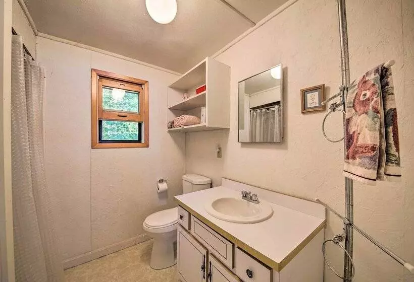 Rustic Retreat Across From Lake; Family Friendly!