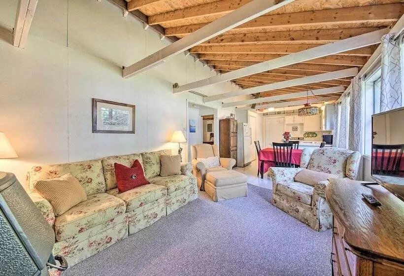 Rustic Retreat Across From Lake; Family Friendly!