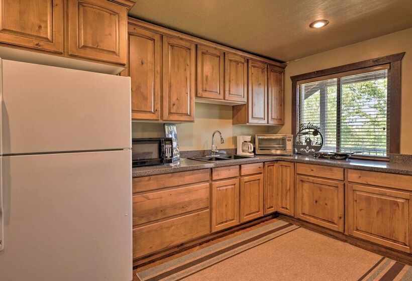 Secluded Sterling Abode: Near Palisade State Park!