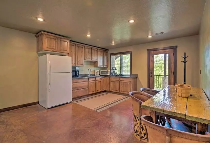 Secluded Sterling Abode: Near Palisade State Park!