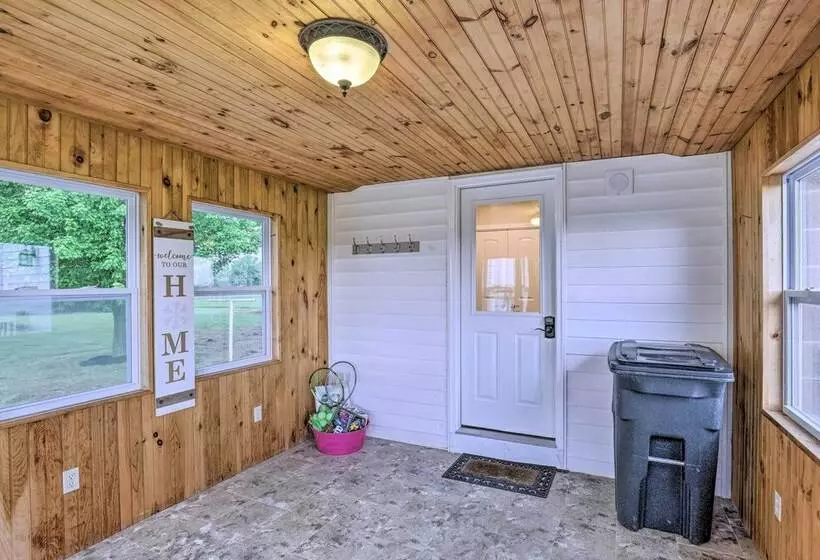 Cozy Seneca Falls Home Close To Cayuga Wine Trail!