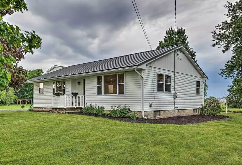 Cozy Seneca Falls Home Close To Cayuga Wine Trail!