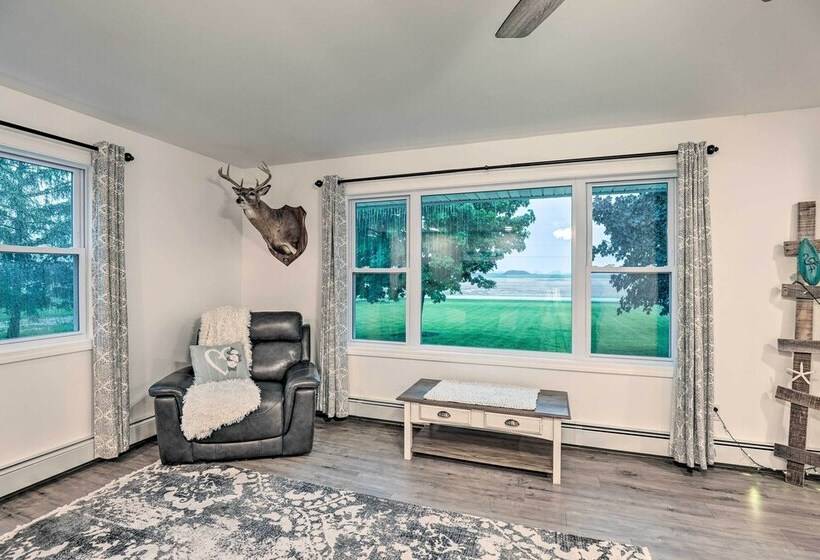 Cozy Seneca Falls Home Close To Cayuga Wine Trail!