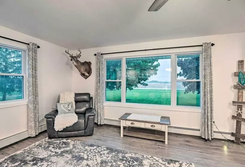 Cozy Seneca Falls Home Close To Cayuga Wine Trail!