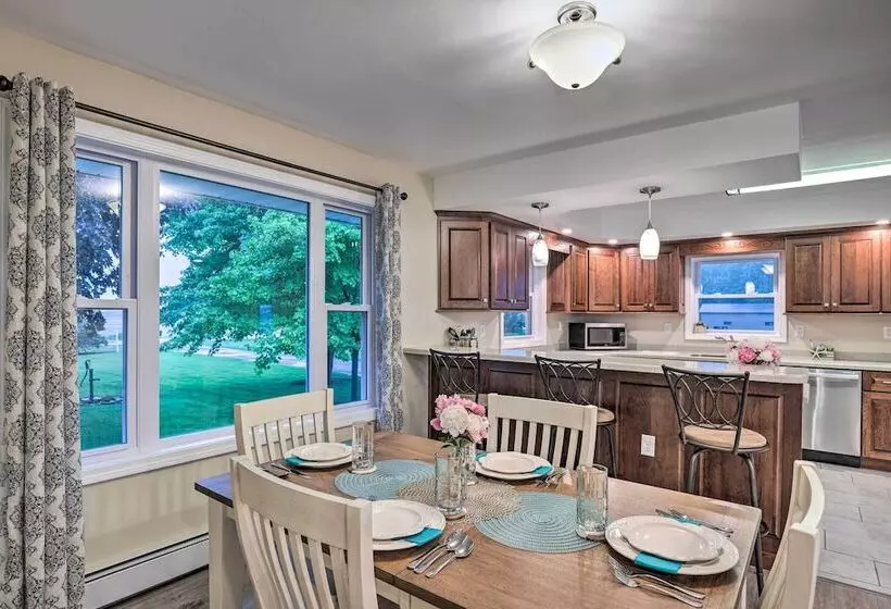 Cozy Seneca Falls Home Close To Cayuga Wine Trail!