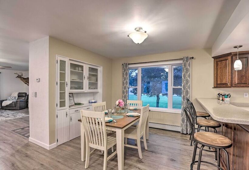 Cozy Seneca Falls Home Close To Cayuga Wine Trail!