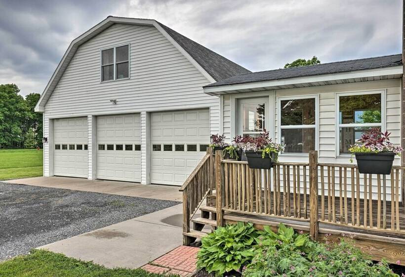Cozy Seneca Falls Home Close To Cayuga Wine Trail!