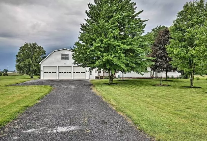 Cozy Seneca Falls Home Close To Cayuga Wine Trail!