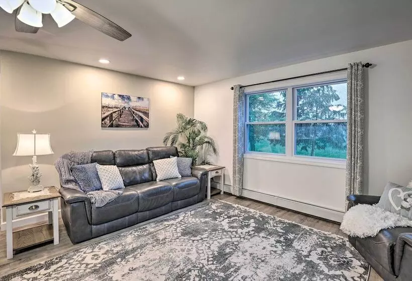 Cozy Seneca Falls Home Close To Cayuga Wine Trail!