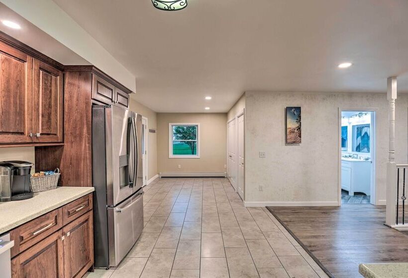 Cozy Seneca Falls Home Close To Cayuga Wine Trail!