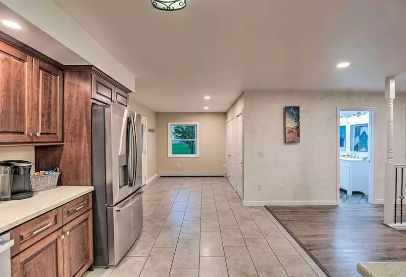 Cozy Seneca Falls Home Close To Cayuga Wine Trail!