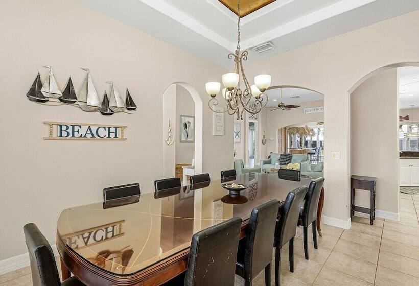 Canalfront Oasis: Cape Coral Home W/ Pool & Spa