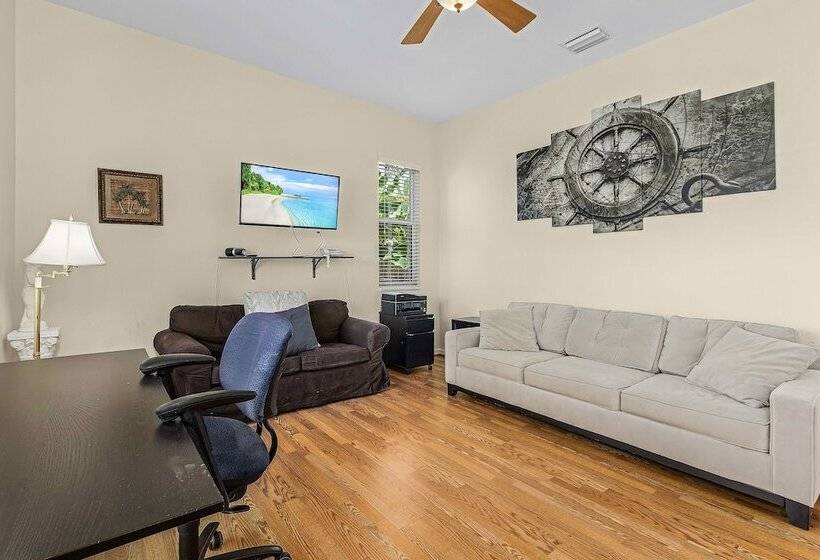 Canalfront Oasis: Cape Coral Home W/ Pool & Spa