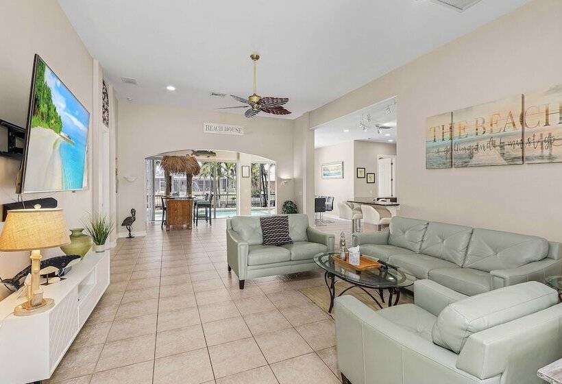 Canalfront Oasis: Cape Coral Home W/ Pool & Spa