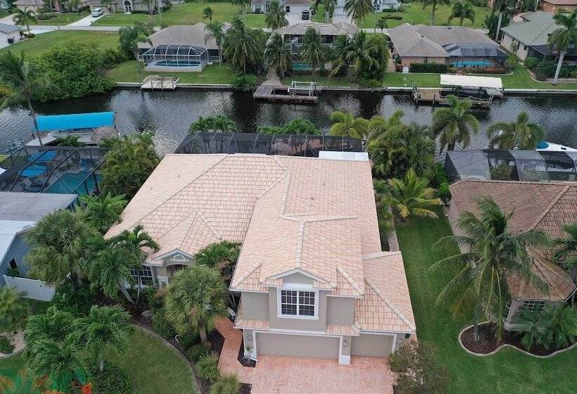 Canalfront Oasis: Cape Coral Home W/ Pool & Spa