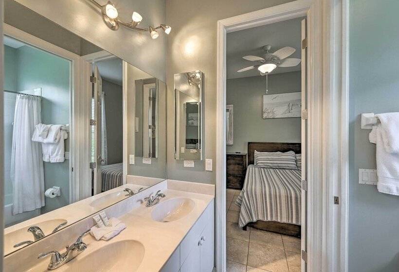 Canalfront Oasis: Cape Coral Home W/ Pool & Spa