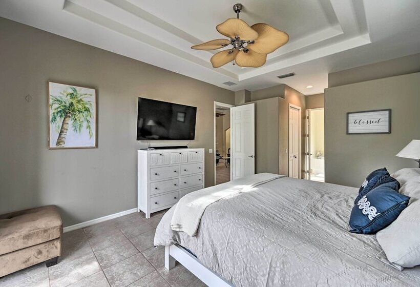 Canalfront Oasis: Cape Coral Home W/ Pool & Spa