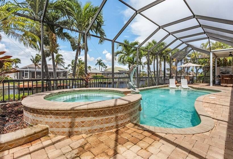 Canalfront Oasis: Cape Coral Home W/ Pool & Spa