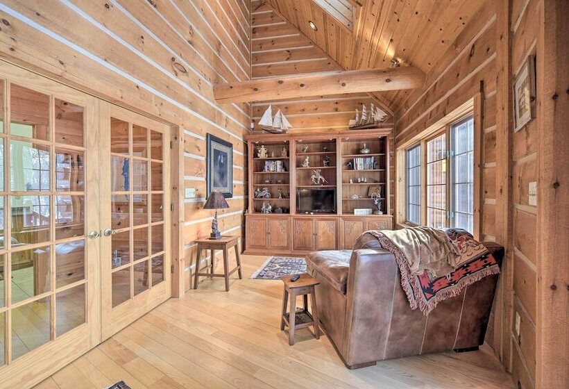 Spacious House W/ Boat Dock On Red Cedar Lake