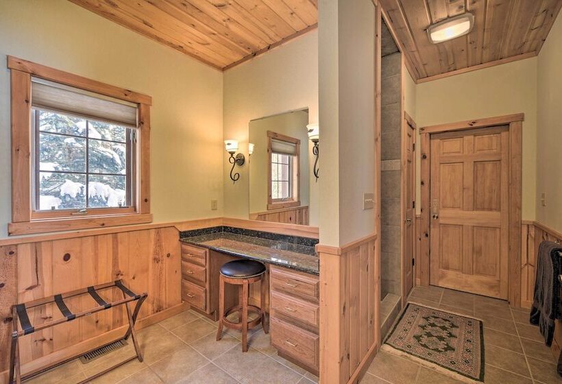 Spacious House W/ Boat Dock On Red Cedar Lake