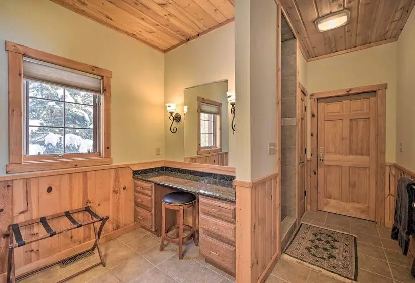 Spacious House W/ Boat Dock On Red Cedar Lake
