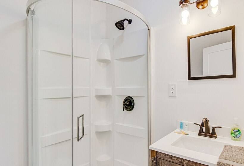 Mountain View, Fire Pit: Roomy Blue Ridge Home!