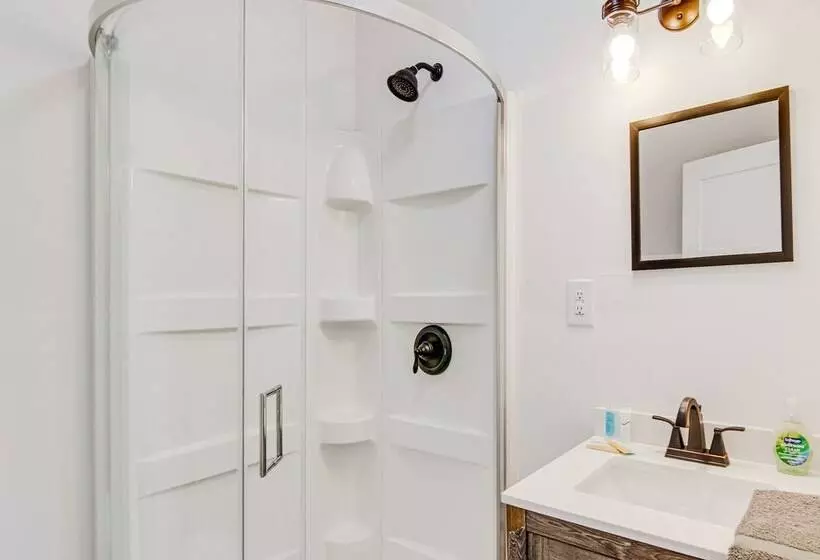 Mountain View, Fire Pit: Roomy Blue Ridge Home!