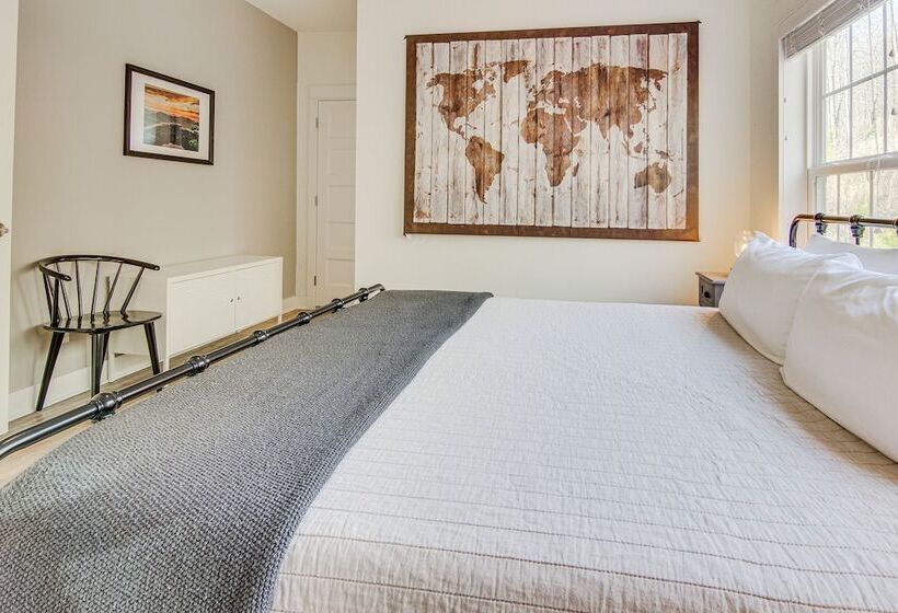 Mountain View, Fire Pit: Roomy Blue Ridge Home!