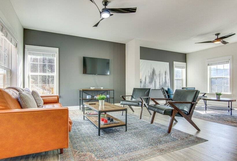 Mountain View, Fire Pit: Roomy Blue Ridge Home!