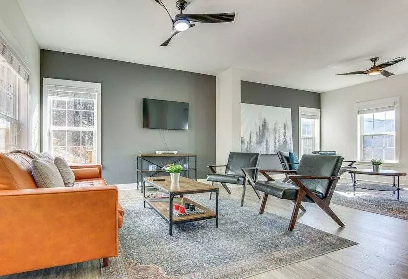 Mountain View, Fire Pit: Roomy Blue Ridge Home!