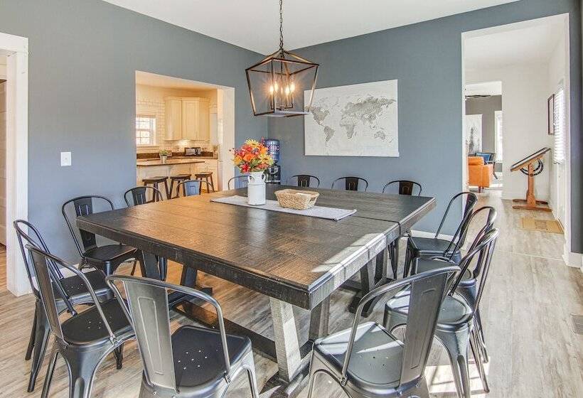 Mountain View, Fire Pit: Roomy Blue Ridge Home!