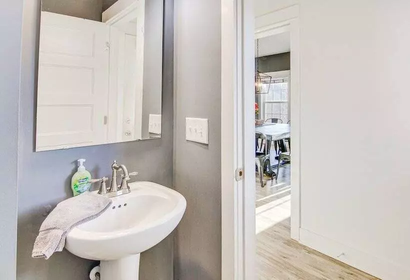 Mountain View, Fire Pit: Roomy Blue Ridge Home!