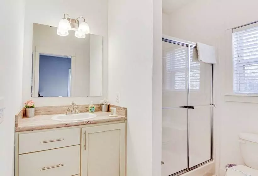 Mountain View, Fire Pit: Roomy Blue Ridge Home!