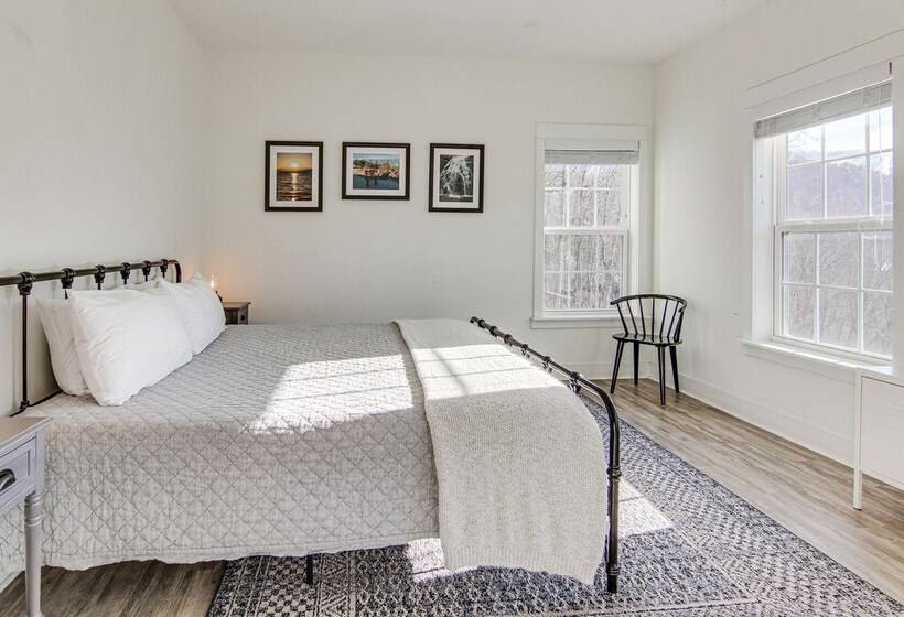 Mountain View, Fire Pit: Roomy Blue Ridge Home!